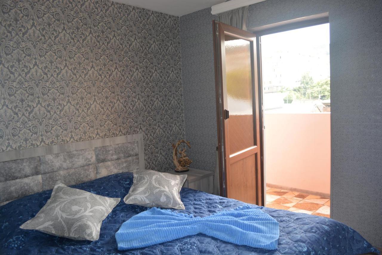Hotel Golden Way Tiflis Exterior foto